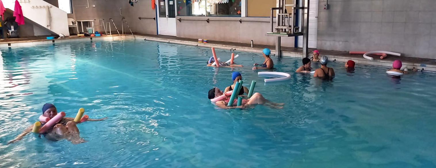 Imagen de el equipo en la pileta